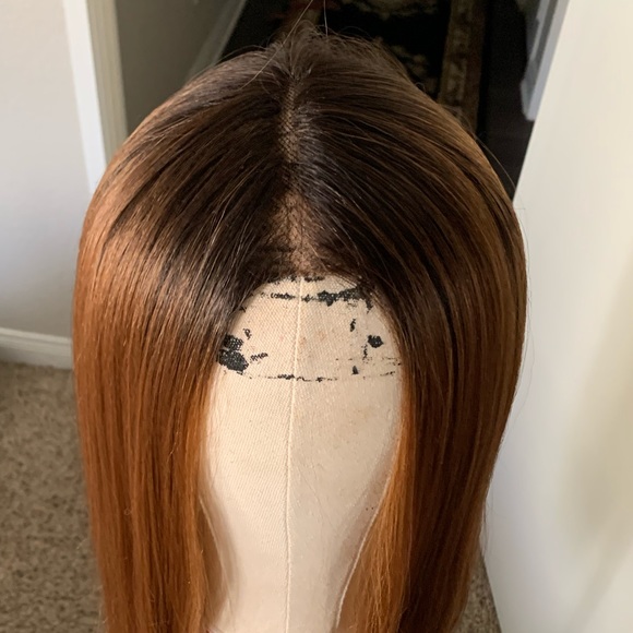 Lace front wig with melted hairline - Picture 7 of 10